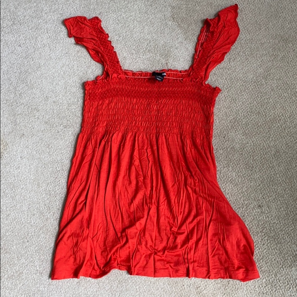 H&M red stretchable shirt. Cute frilly sleeves.